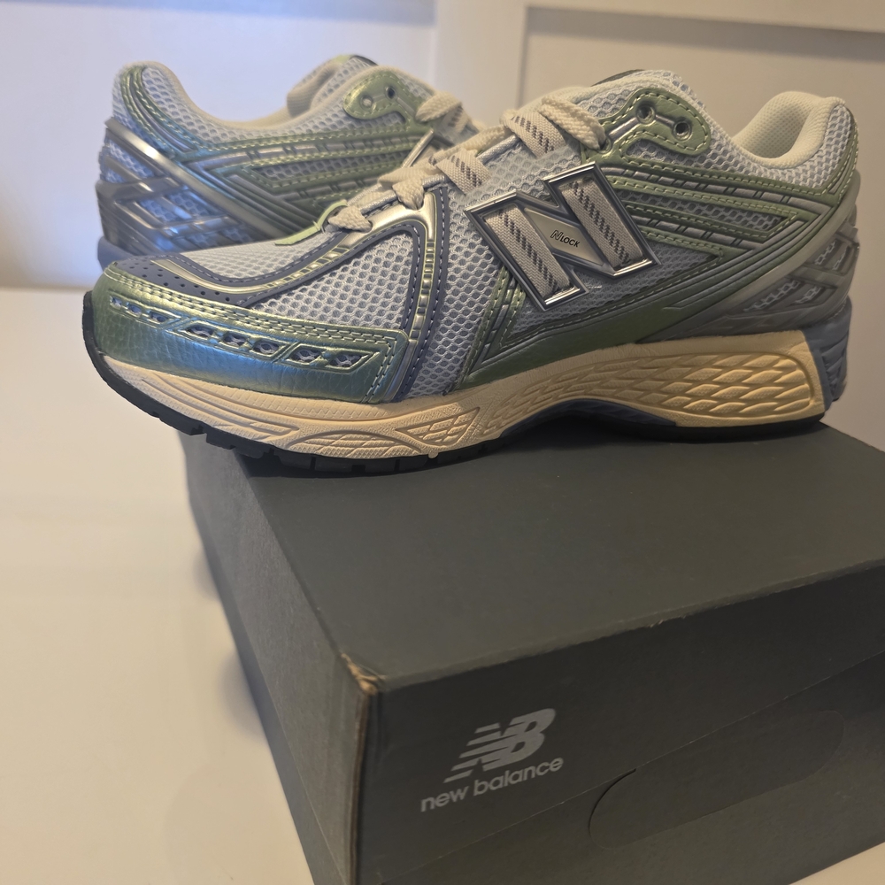 New Balance Women's Metallic Light Green & Silver Running Shoes